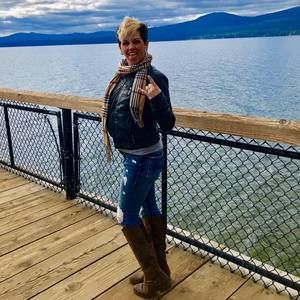 Meet your Posher, Amina